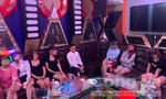 Hơn chục nam nữ thuê phòng vip karaoke tổ chức tiệc "bay lắc"