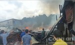 “Bà hỏa” thiêu rụi công ty gỗ ở Bình Dương, nhà xưởng đổ sập