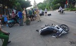 Ôtô phóng nhanh hất tung xe máy, 2 người chết, 5 người bị thương