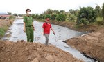 Tây Ninh: Bắt quả tang công ty xả thải nước rửa mủ cao su ra môi trường