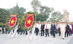 Đoàn đại biểu TPHCM dâng hoa, dâng hương tưởng niệm các anh hùng liệt sĩ