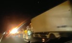 Xe tải tông đuôi xe khách trên cao tốc khiến 4 người thương vong