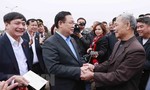 Chủ tịch Quốc hội Vương Đình Huệ tặng quà Tết ngư dân Quảng Bình
