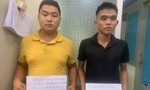 TPHCM: Buộc 2 thanh niên lau chùi sạch số huyết heo tạt vào nhà dân để đòi nợ