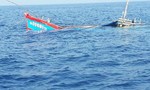 Vụ 2 tàu câu mực bị sóng đánh chìm, 15 người mất tích: Đã cứu thêm 2 thuyền viên