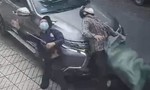 Ô tô tông hất văng xe máy chở hai thanh niên nghi trộm chó