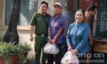 Người dân quận Tân Phú tự nguyện giao nộp nhiều vũ khí nguy hiểm