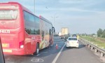 3 ô tô tông liên hoàn khiến cao tốc TPHCM -Trung Lương kẹt xe kéo dài
