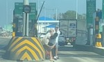Hai tài xế ẩu đả tại trạm thu phí cao tốc Trung Lương - Mỹ Thuận
