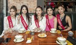 Người đẹp quốc tế thích thú với trang phục truyền thống và ẩm thực Việt