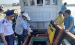 Cảnh sát biển bắt giữ tàu chở 25.000 lít dầu DO không rõ nguồn gốc