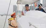 Cảnh sát đường thuỷ Công an TPHCM kiểm tra nhiều du thuyền trên sông Sài Gòn