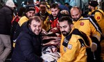 Thổ Nhĩ Kỳ vật lộn với mưa lớn và tuyết rơi để cứu nạn nhân trận động đất