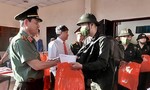 Thiếu tướng Lê Hồng Nam động viên thanh niên ưu tú lên đường nhập ngũ