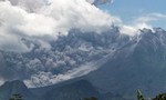 Núi lửa mạnh nhất Indonesia phun trào trở lại khiến nhiều người sơ tán