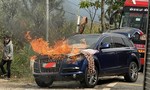 Xe Audi Q7 bốc cháy dữ dội khi lên đèo Mimosa, Đà Lạt