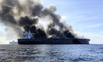 Tàu chở dầu bốc cháy ngoài khơi Malaysia, 3 thuyền viên mất tích