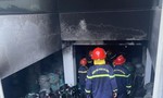 TPHCM: Cháy tại Công ty Sangjin, cảnh sát cứu cô gái ra ngoài an toàn
