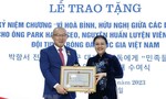 Trao Kỷ niệm chương vì hòa bình, hữu nghị giữa các dân tộc tặng ông Park Hang-seo