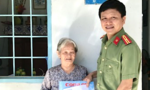 Báo Công an TPHCM phụng dưỡng 52 Mẹ Việt Nam Anh hùng ở Bến Tre