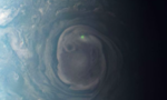 Tàu vũ trụ của NASA chụp được hình ảnh tia sét “ma quái” trên sao Mộc