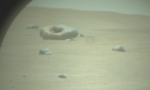 Tàu thăm dò sao Hỏa phát hiện tảng đá có hình thù tựa chiếc bánh vòng