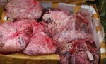 Tàng trữ hơn 2,3 tấn thịt, nội tạng động vật bốc mùi để sơ chế, bán ra thị trường