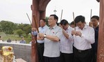 Chủ tịch Quốc hội dâng hương tưởng niệm các anh hùng liệt sỹ tại Quảng Trị