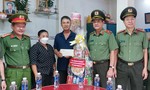 Thiếu tướng Lê Hồng Nam thăm, tặng quà các gia đình chính sách nhân ngày Thương binh Liệt sĩ