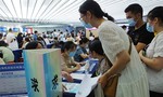 Người trẻ Trung Quốc chọn làm 'bảo mẫu' khi khó tìm việc làm