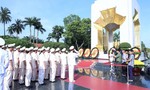 Đoàn đại biểu Bộ Công an dâng hương tưởng niệm các anh hùng liệt sỹ