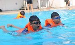 Cảnh sát PCCC-CNCH Công an TPHCM mở lớp dạy bơi, kỹ năng phòng chống đuối nước