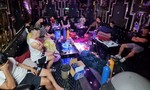 Bắt quả tang 16 nam nữ mở tiệc ma túy trong quán karaoke ven biển