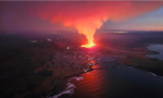 Các tòa nhà bốc cháy khi dung nham núi lửa Iceland chảy vào thị trấn