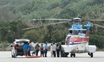 Trực thăng chuyển người dân bị tai nạn từ đảo Phú Quý vào Bệnh viện 175
