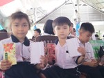 Liên hoan phát quà Tết cho 500 trẻ em mồ côi, khuyết tật