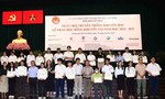 TPHCM: Trao học bổng khuyến tài cho các sinh viên vượt khó học giỏi