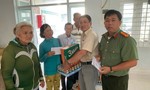 Ban Chuyên đề Công an TPHCM cùng Quỹ Thiện Tâm trao quà Tết cho người dân Diên Khánh