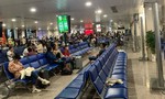 Sân bay Tân Sơn Nhất không còn cảnh vạ vật, chen lấn sáng 30 Tết