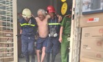 TPHCM: Người đàn ông mắc kẹt trong căn nhà bốc cháy được giải cứu