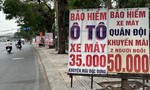 Giá bảo hiểm xe máy "nhảy múa" trên vỉa hè