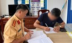 Video: Tài xế lái ôtô kéo lê khung sắt, tấm tôn trên đường bị mời làm việc, xử phạt