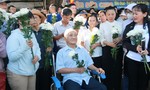 Những nhành cúc trắng tiễn các Anh về bên đồng đội