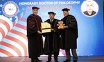 Nhà văn, nhà nghiên cứu Nguyễn Xuân Tuấn được Đại học Nobel (Hoa Kỳ) trao bằng Tiến sĩ danh dự