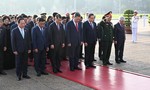 Lãnh đạo Đảng, Nhà nước, các đại biểu Quốc hội vào Lăng viếng Chủ tịch Hồ Chí Minh