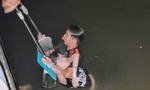 Cán bộ Công an phường Ninh Kiều nhảy xuống rạch trong đêm cứu cô gái