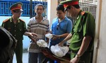 Bài 1: Những thùng phuy bột trắng trong gian bếp