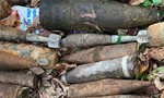 Người dân đào đất làm vườn phát hiện quả bom nặng 113kg