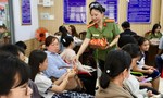 Công an TPHCM: Phục vụ bánh, sữa cho các công dân “nhí” đến làm thủ tục cấp căn cước