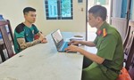 Khám phá nhanh 2 vụ giả vờ mua hàng để cướp giật dây chuyền vàng và 8 cây thuốc lá